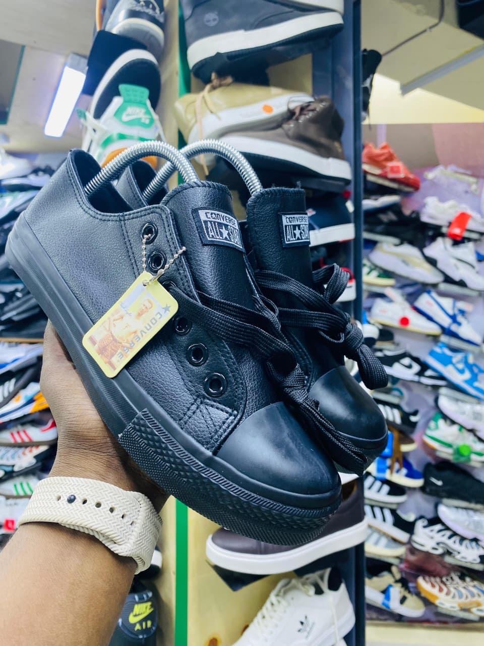 Converse Black